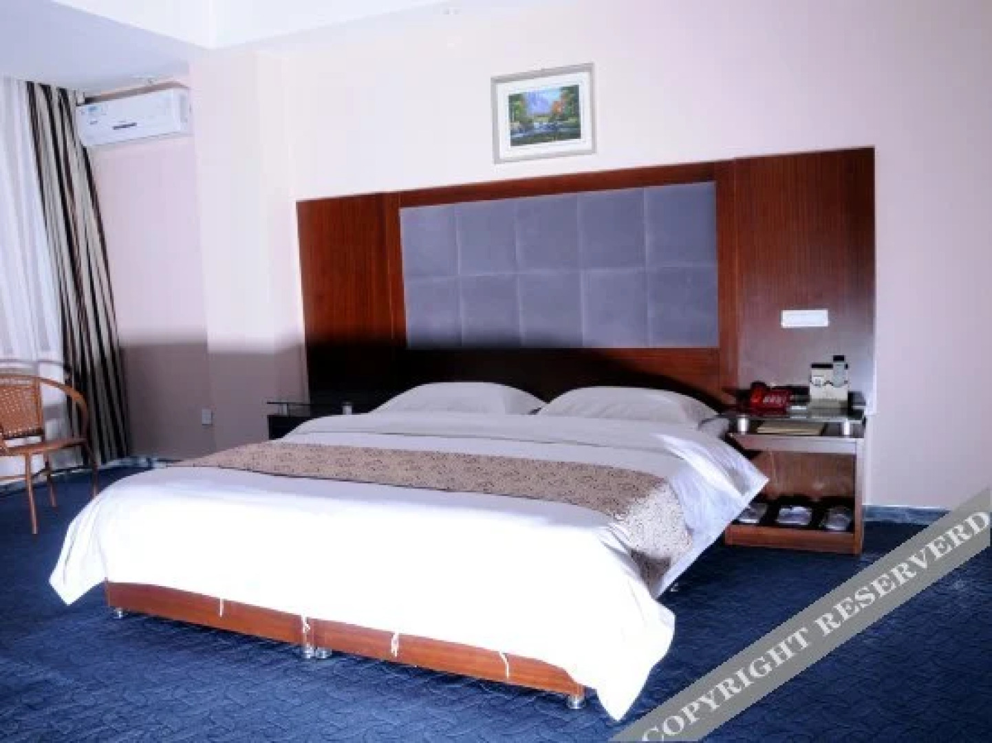 Yichuan Eddy Holiday Hotel