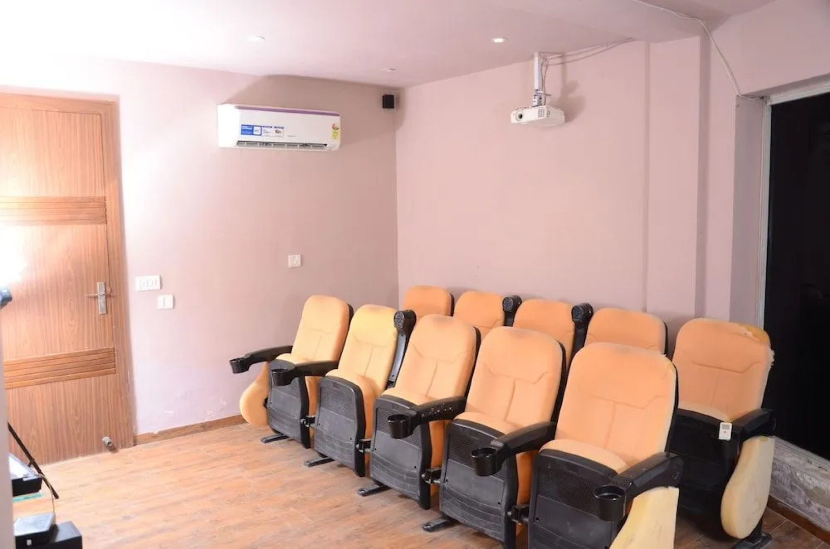 Bankey Bihari Holiday Homes By Naavagat