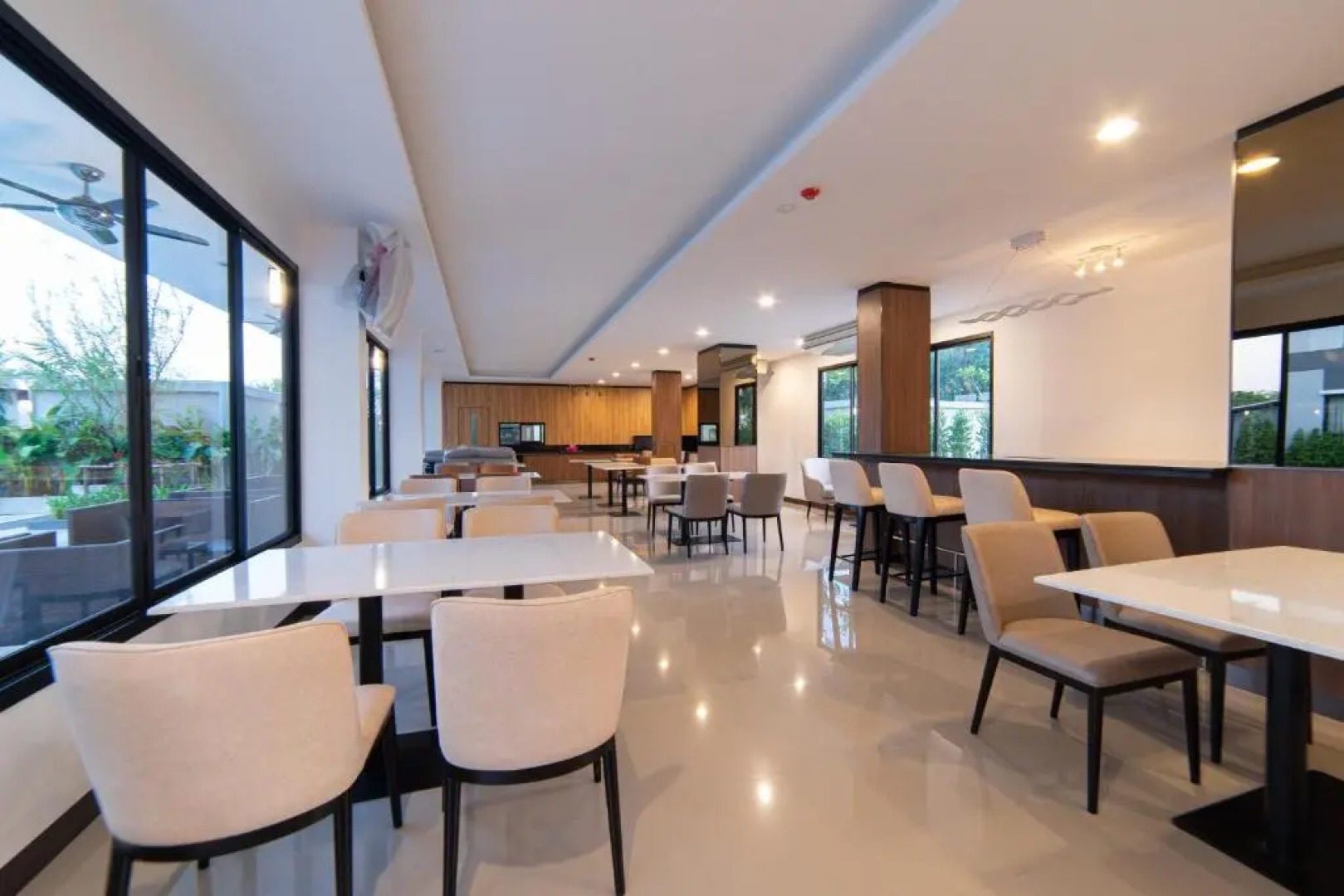 Gate43 Airport Hotel