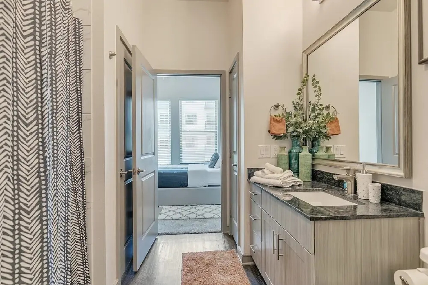 Maison De Luxe Brand New Cozy, Prime Location 1 Bedroom Condo by Redawning