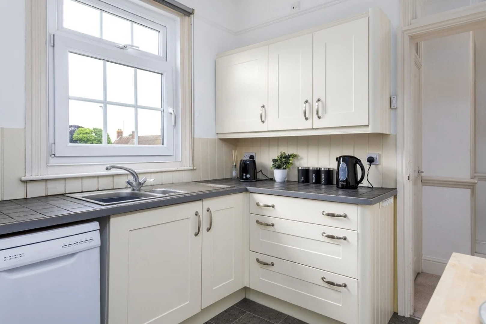 The Lincoln Book Inn