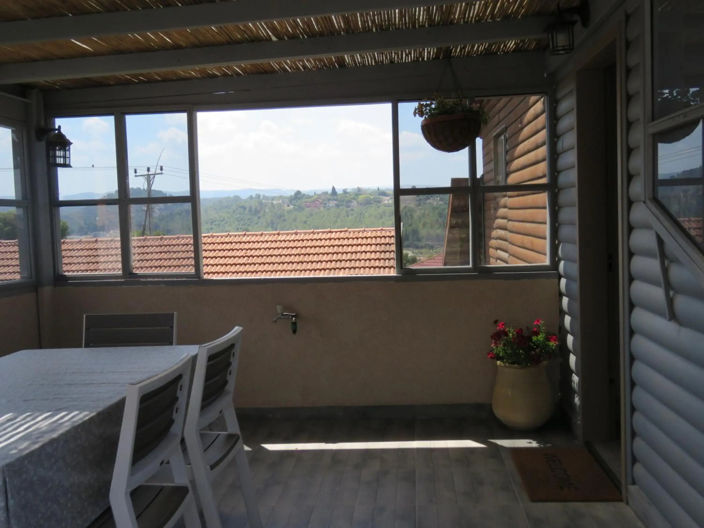 בין יער לים