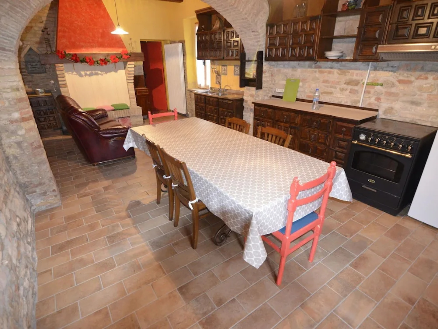 Cushy Apartment With Swimming Pool, Garden,fireplace,parking