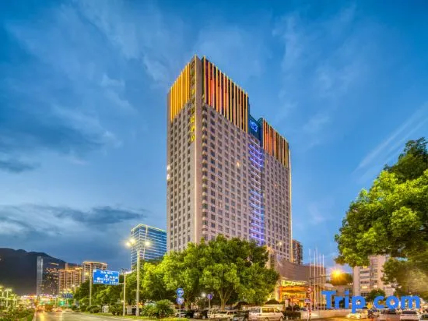 Double-Dove Peace International Hotel
