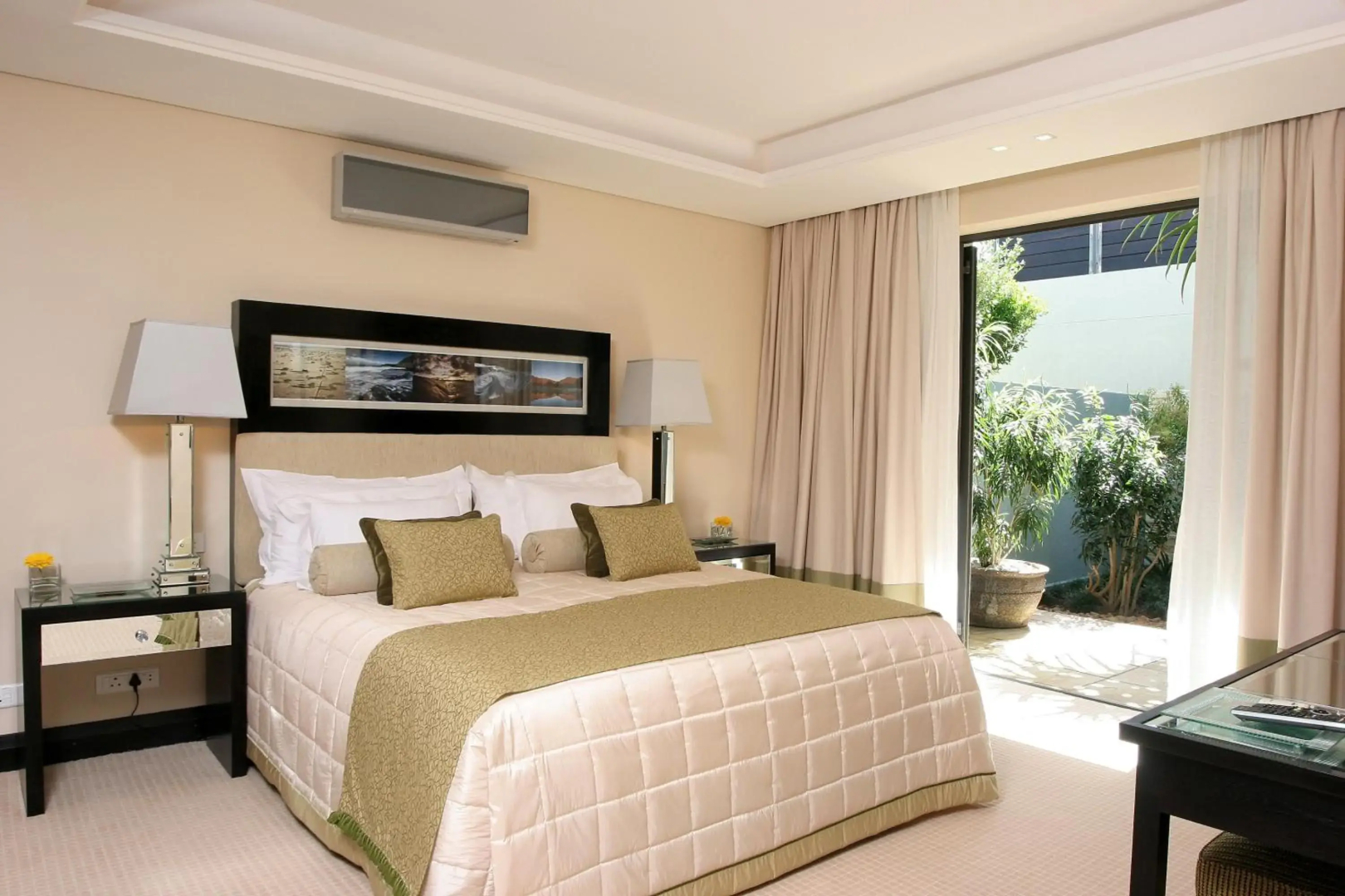No5 Boutique Art Hotel by Mantis