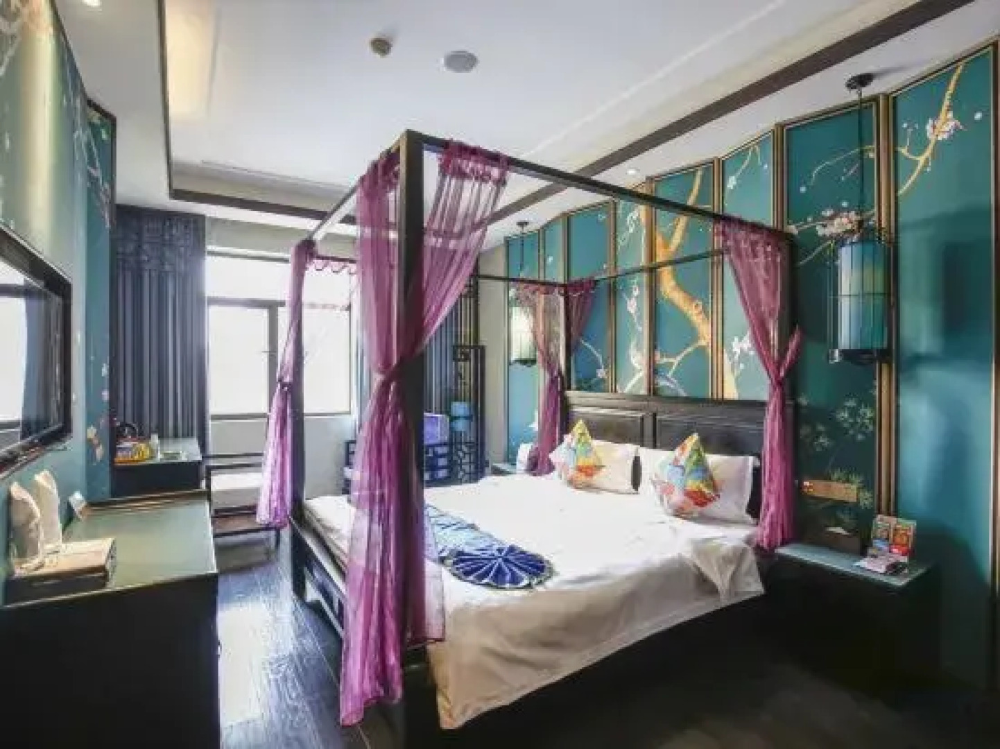 Meishan Yichuan Earl Hotel (Meishan East Railway Station Wanda Plaza)