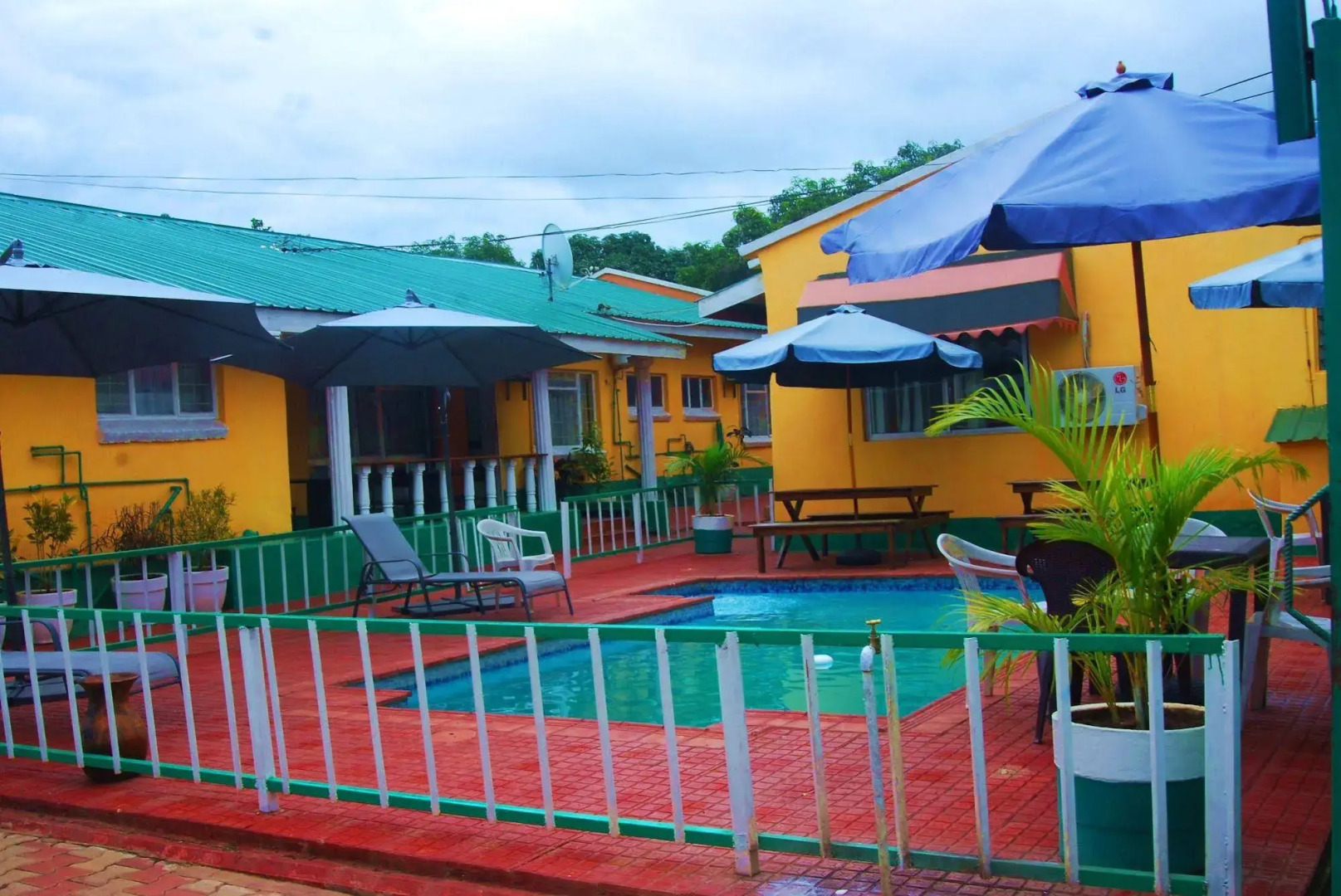 Woodlands Lodge & Tours