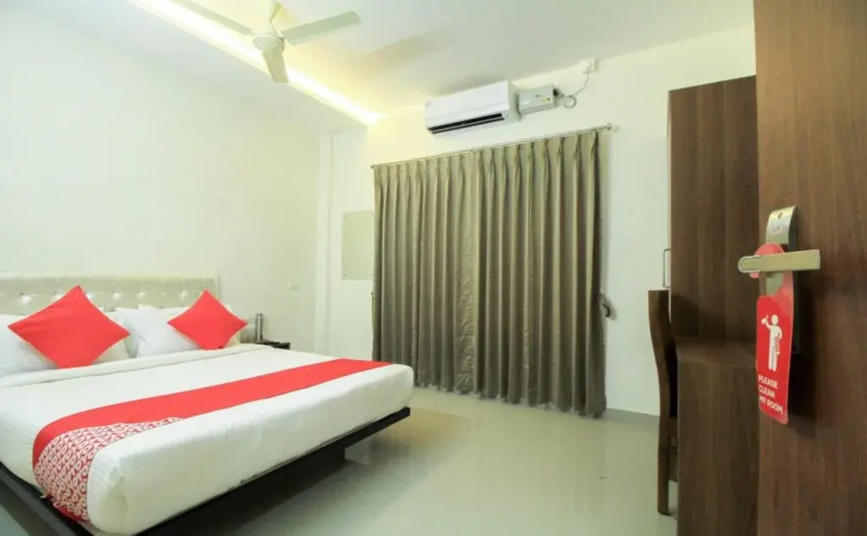 Varcity Bay By OYO Rooms