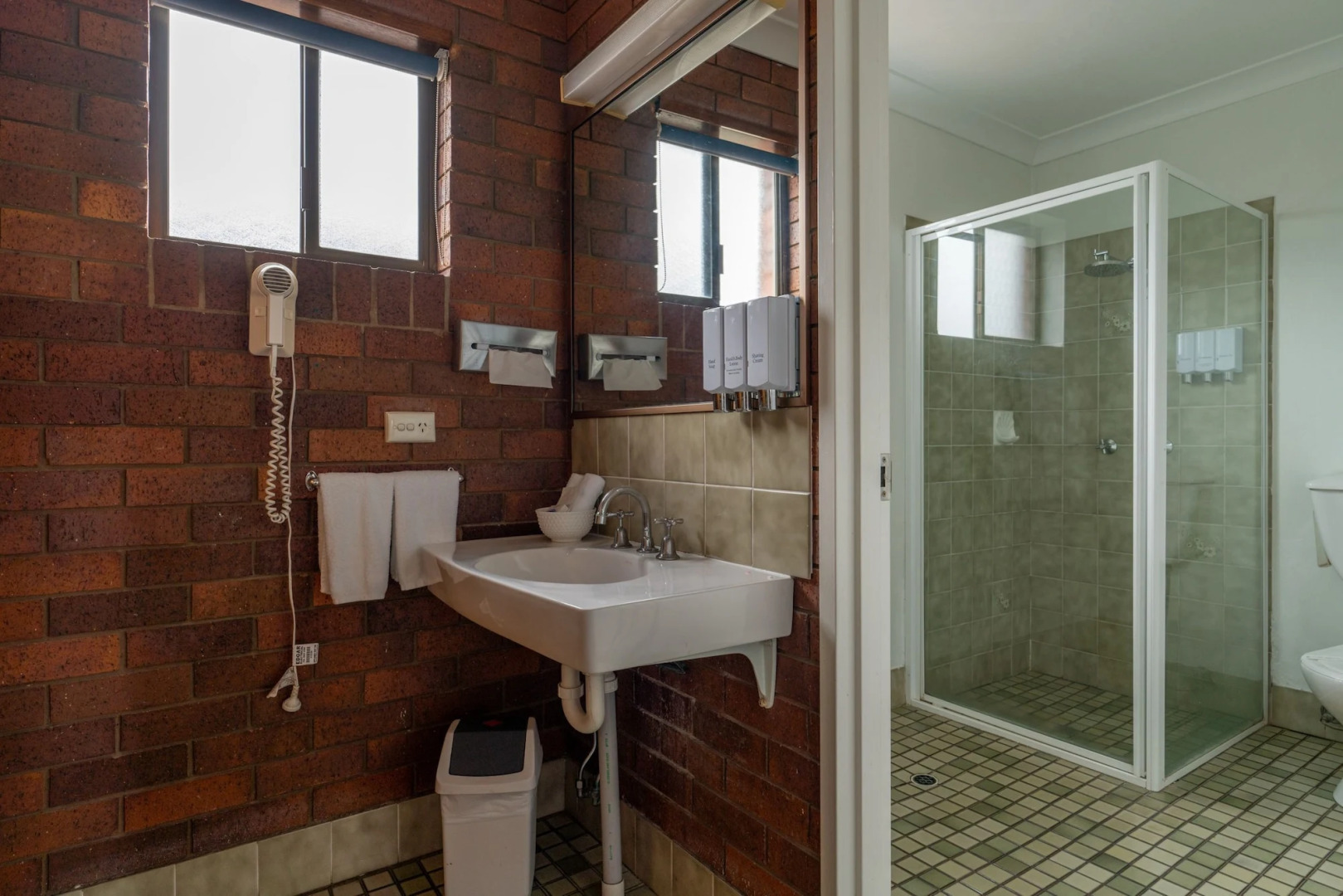 Country Pathfinder Motor Inn