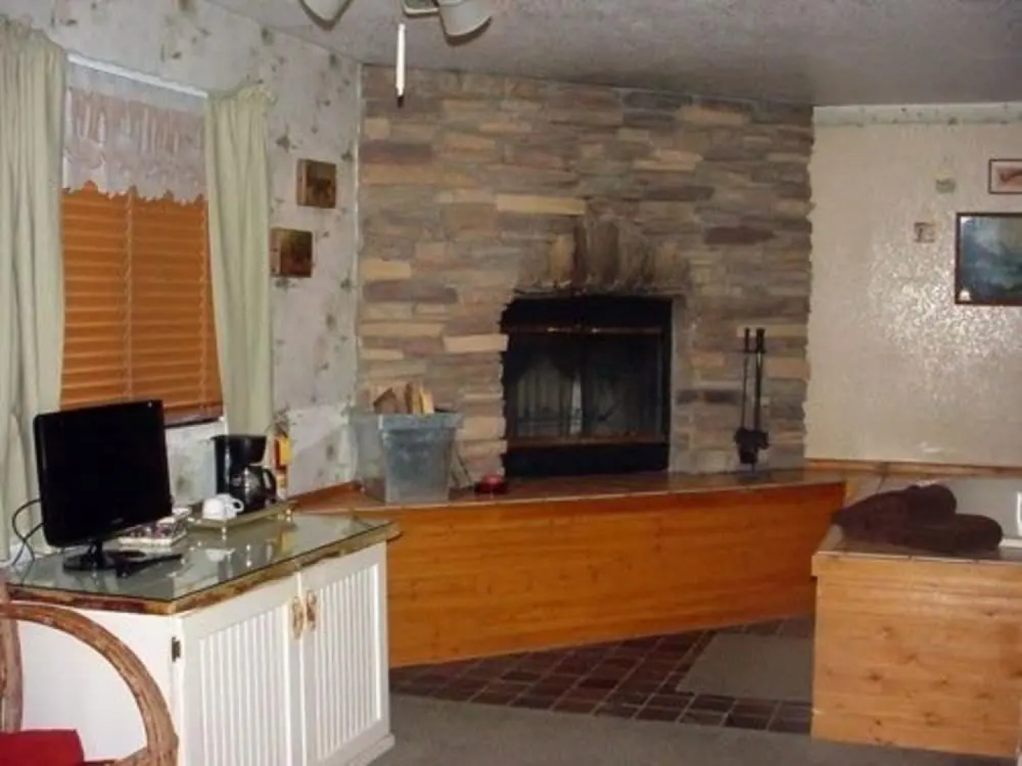 Eagles Nest B&B and Cottage Suites