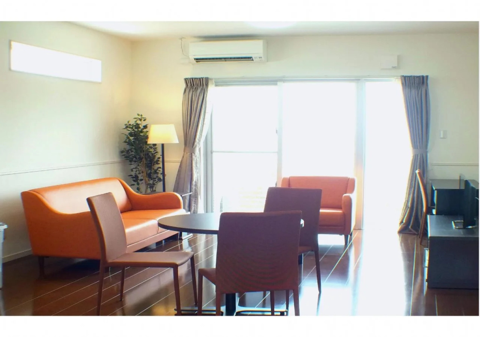 Resort Class Inn Onna