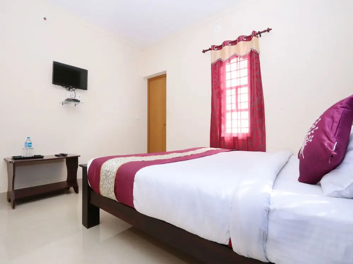 OYO 10421 La Flora Resorts