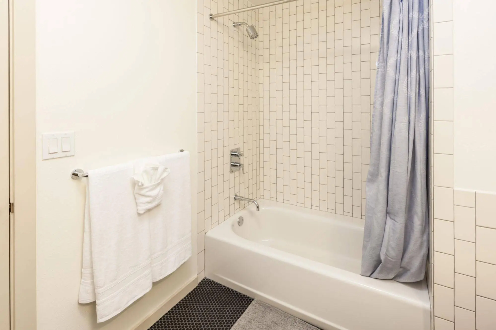 Heaven on Washington Furnished Apartments