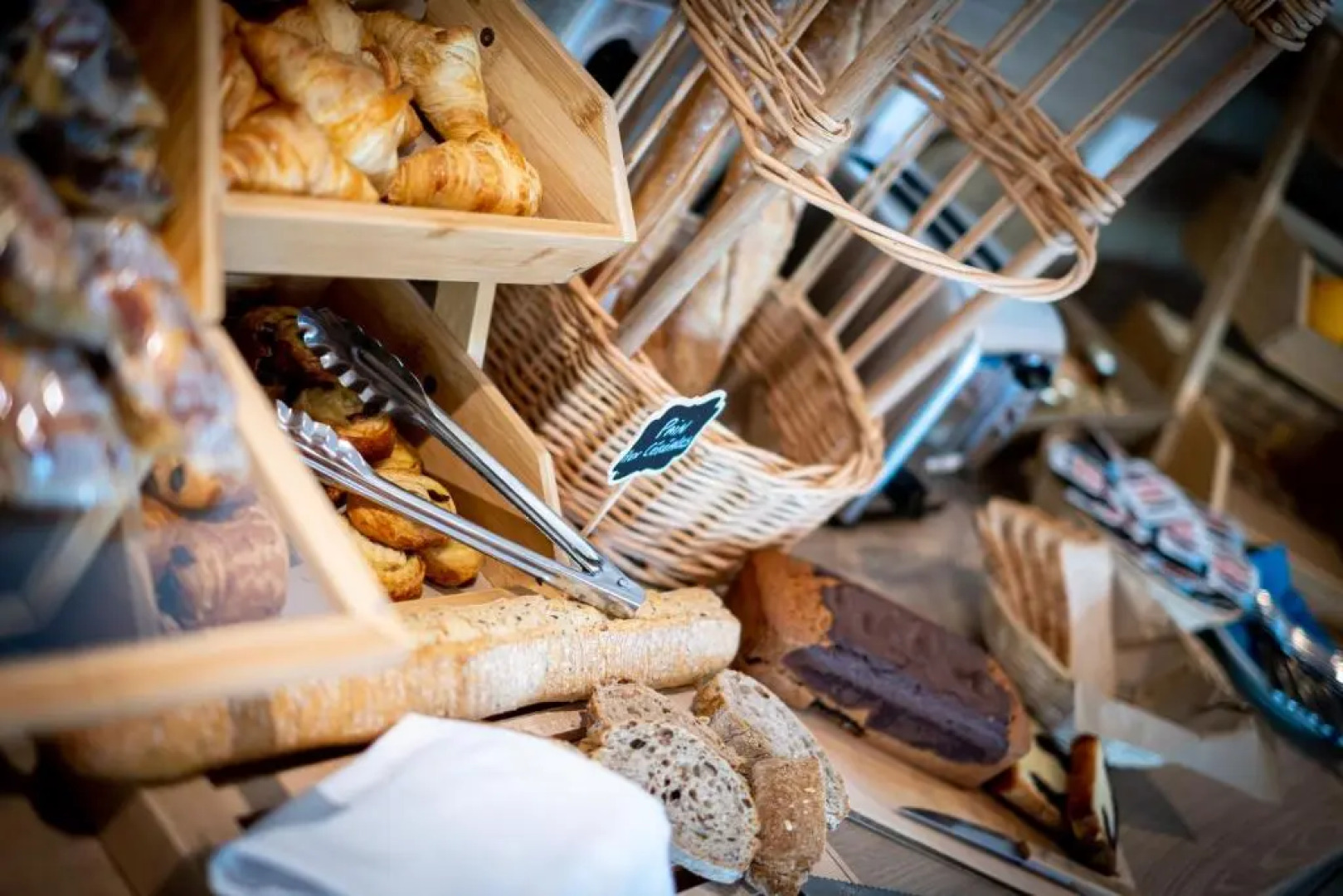 Shana Hotel & Residence