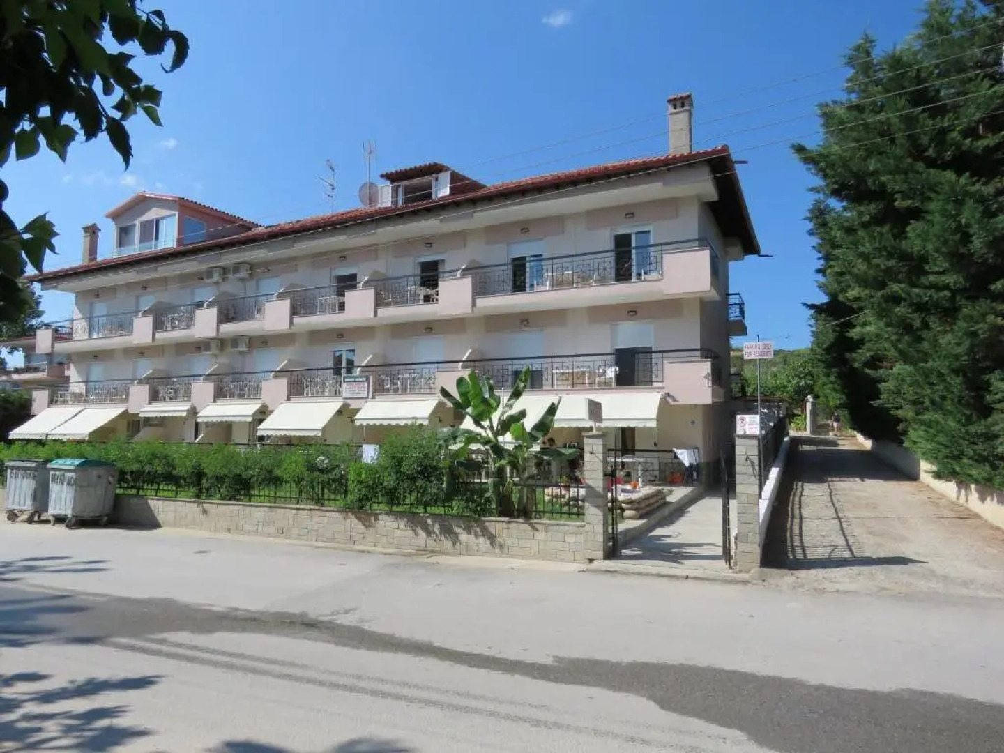 Theramvos Studios By Thomas