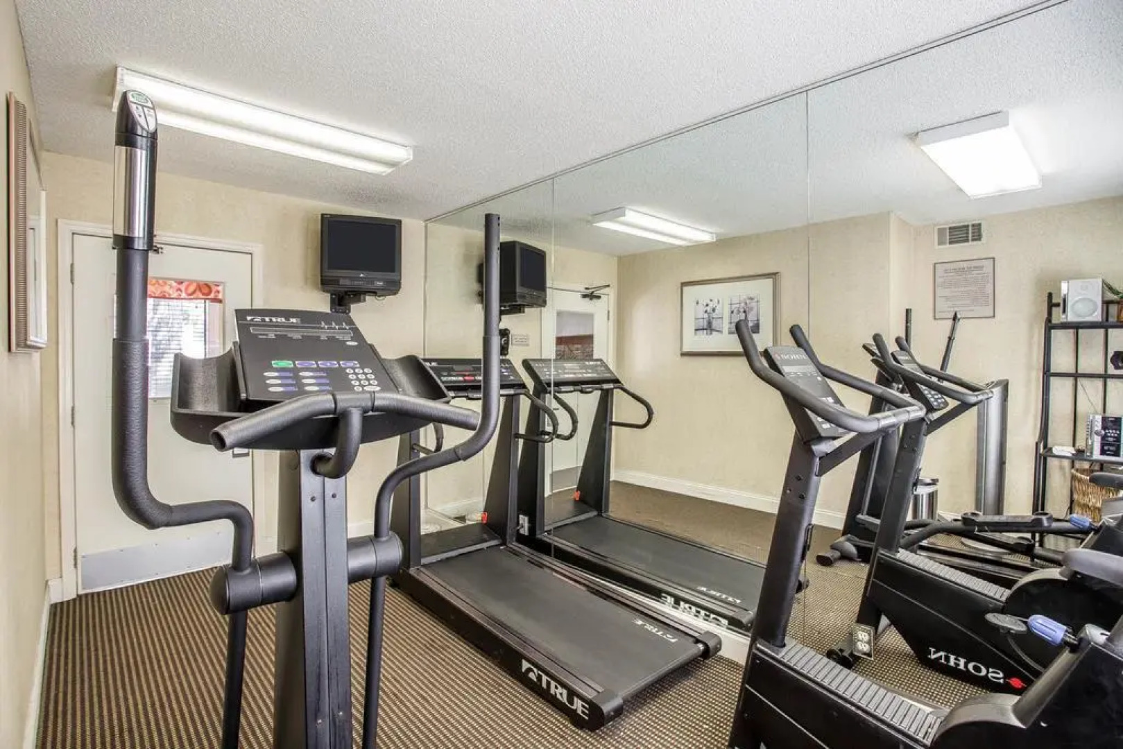 Cloverleaf Suites Columbia