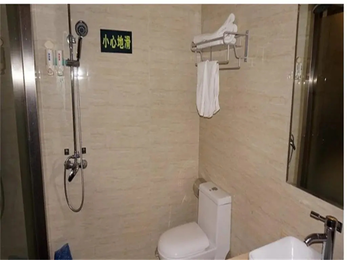 Zhongxiang Tianyue Business Hotel