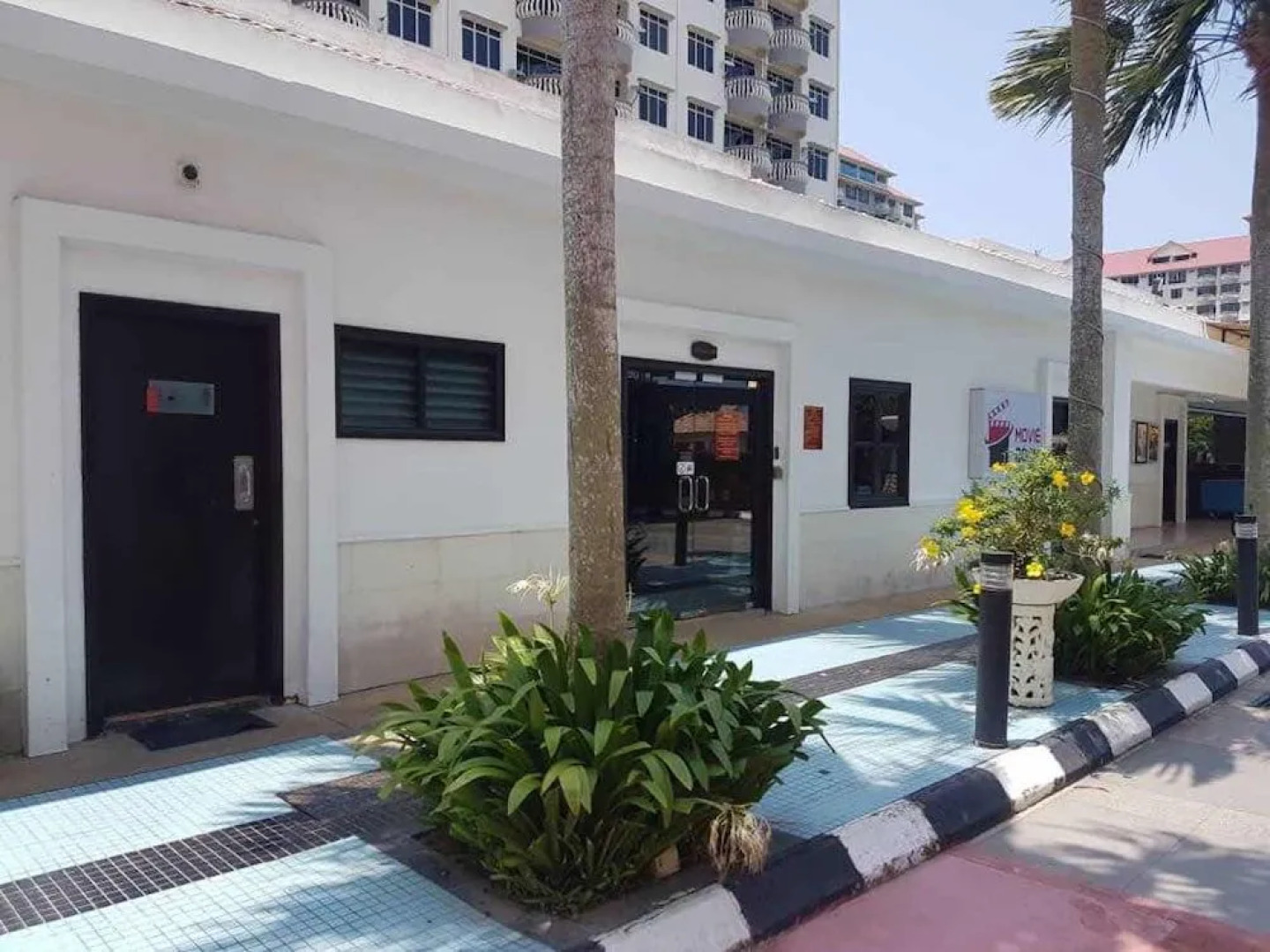 CMK & Private Water Chalet