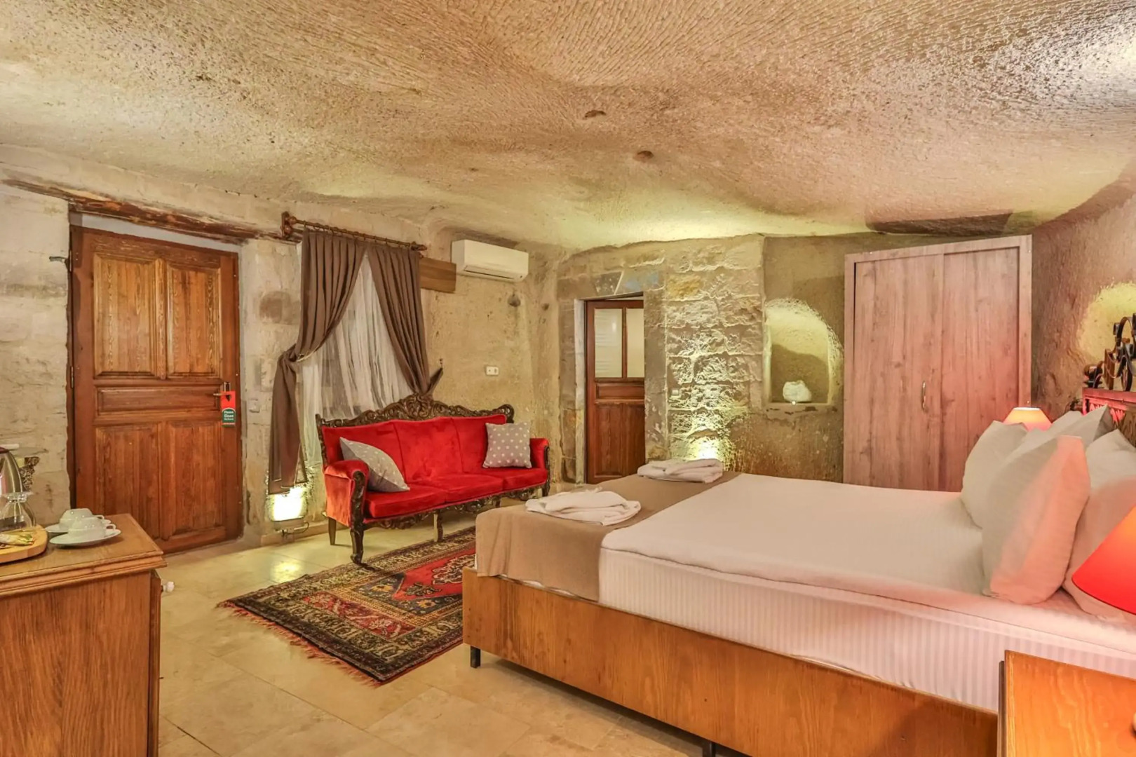 Bedrock Cave Hotel - Adults Only