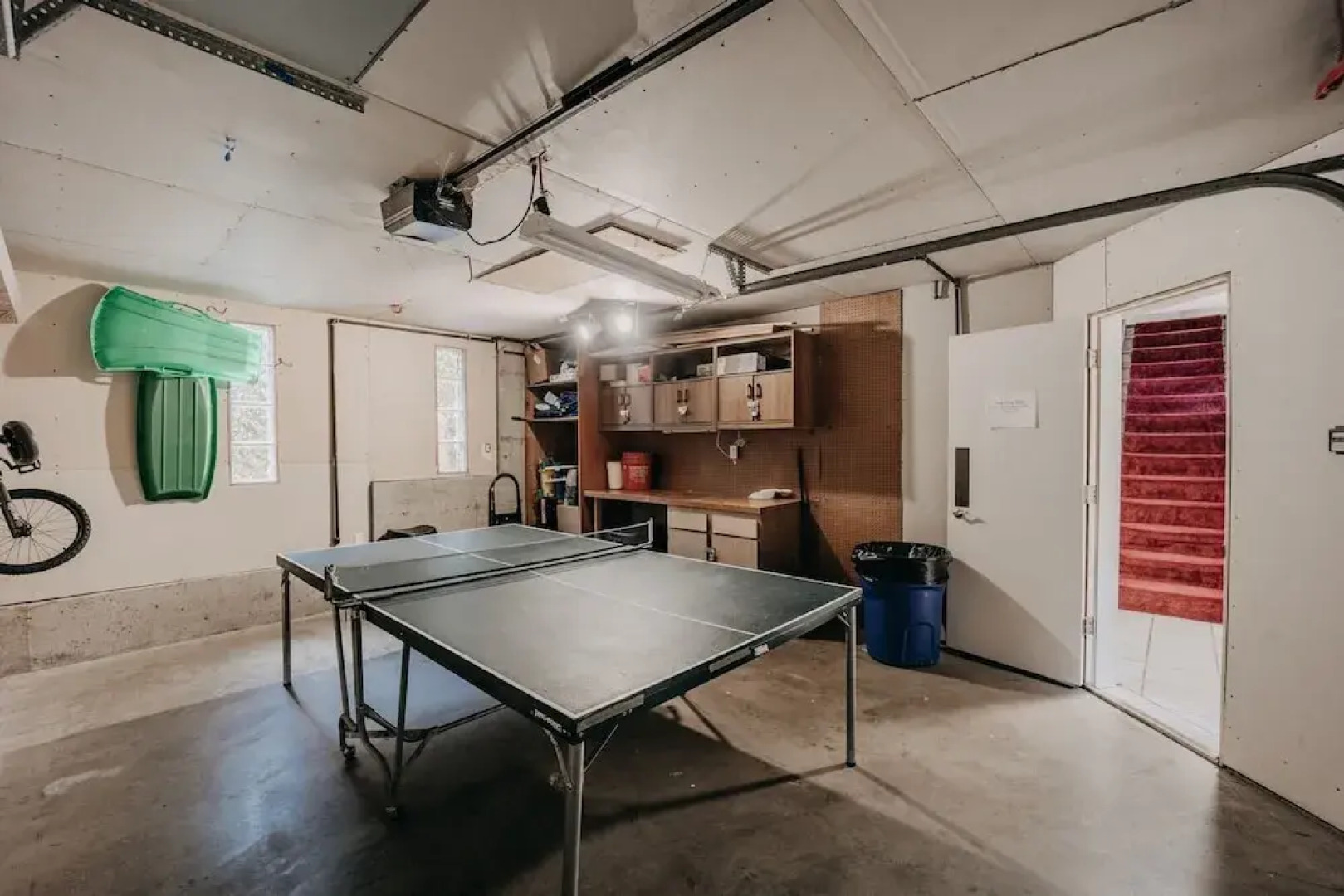 13sl - Hot Tub - Pets Ok - Wifi - Sleeps 8 2 Bedroom Home by RedAwning