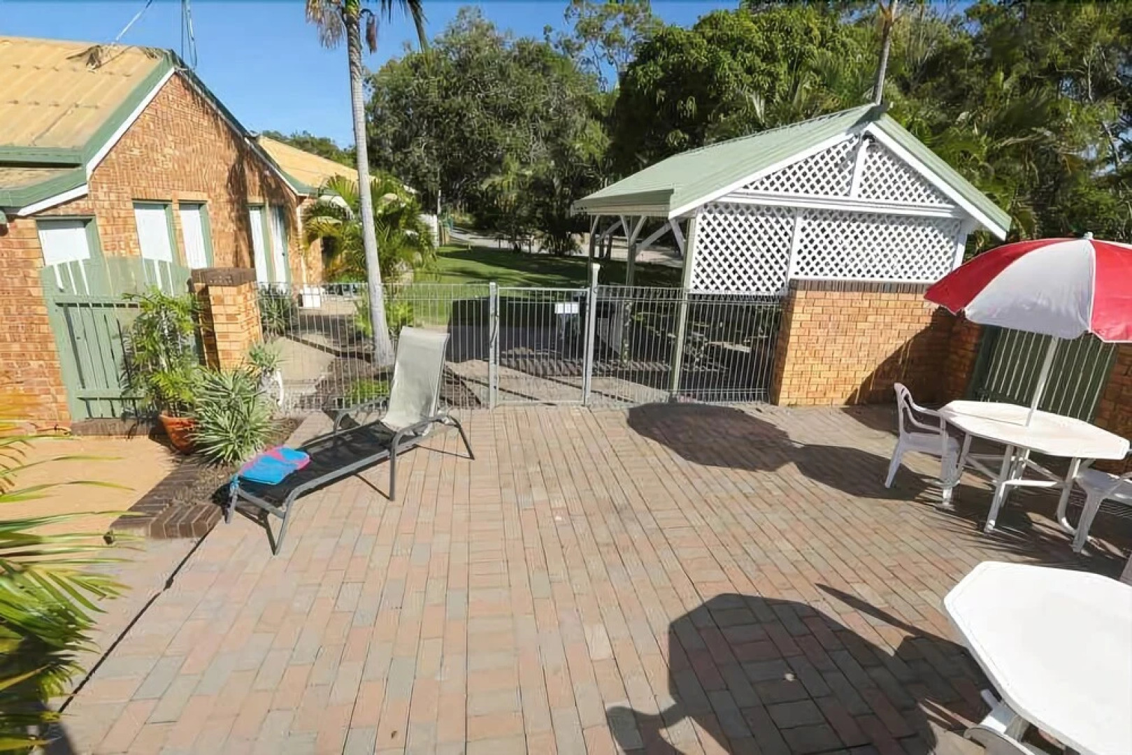 Beach n Reef Motel Self Contained Units