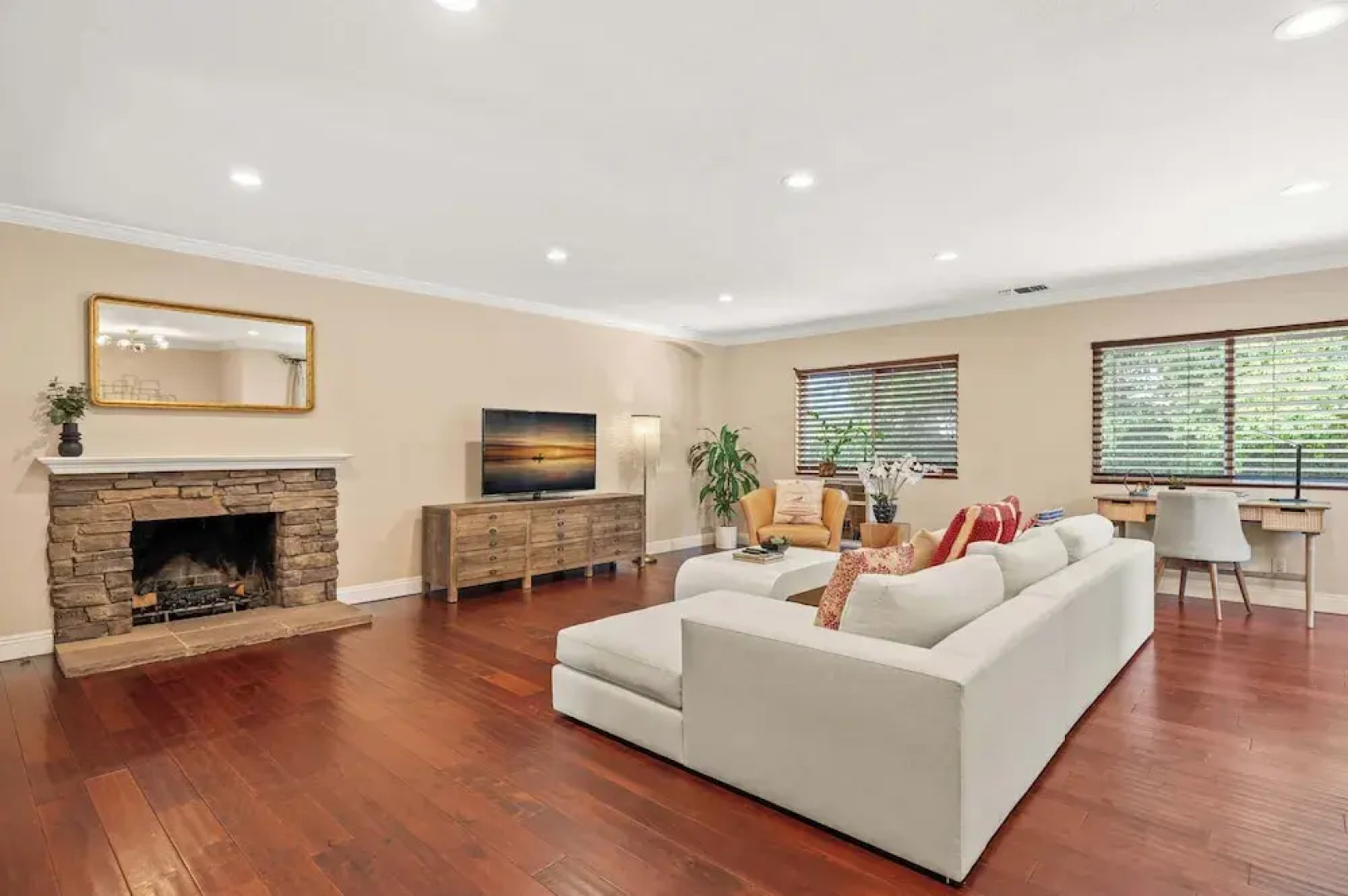 Modern Serenity Near LA Tranquil 3BR Stay