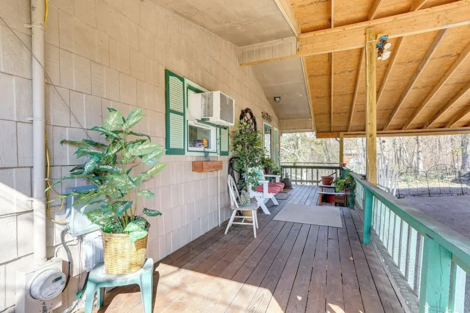 'the Treehouse' in Cherokee Village: Deck & Views