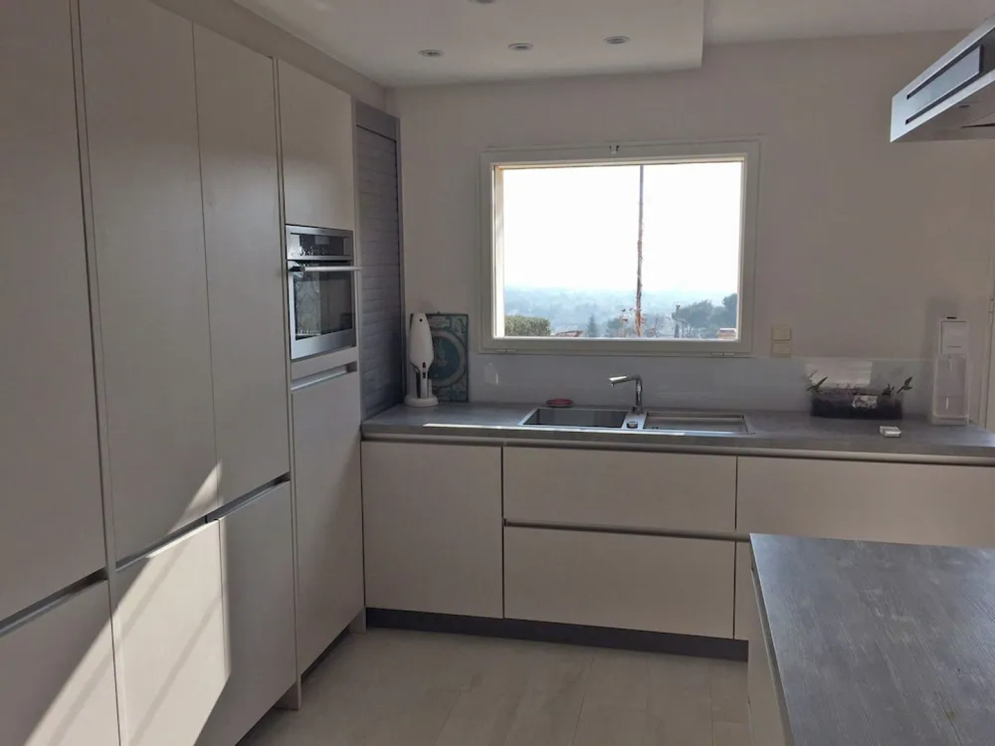 Provencal Villa With Private Pool and Beautiful View on the Vineyards