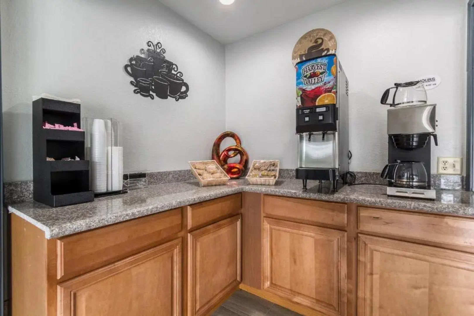 Scottish Inn and Suites