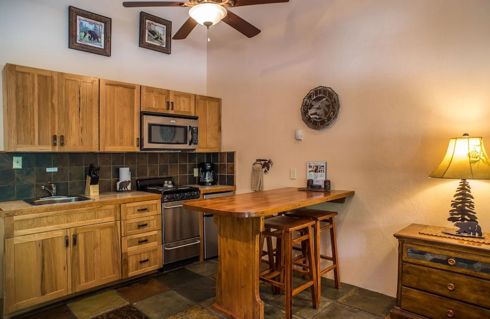 Cottam's Lodge by Alpine Village Suites