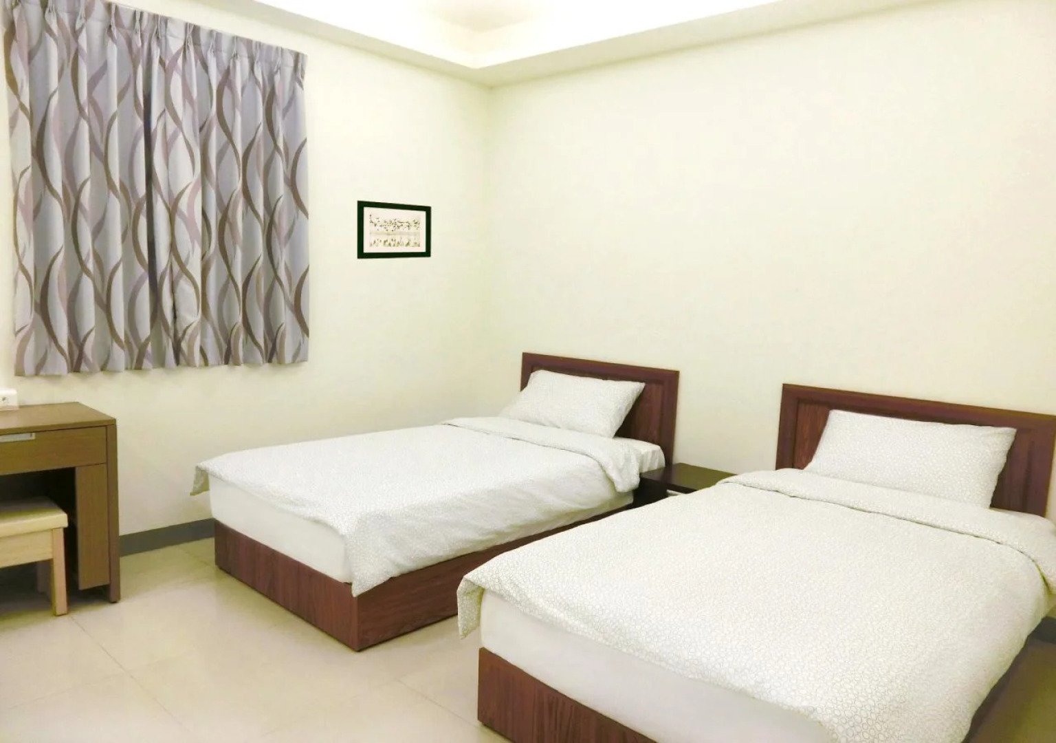 Migratory Birds Hotel