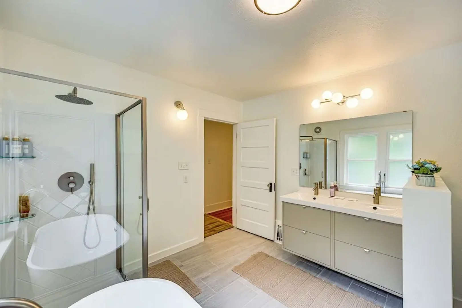 7 Mi to Mt Rainier NP: Home w/ Private Hot Tub!