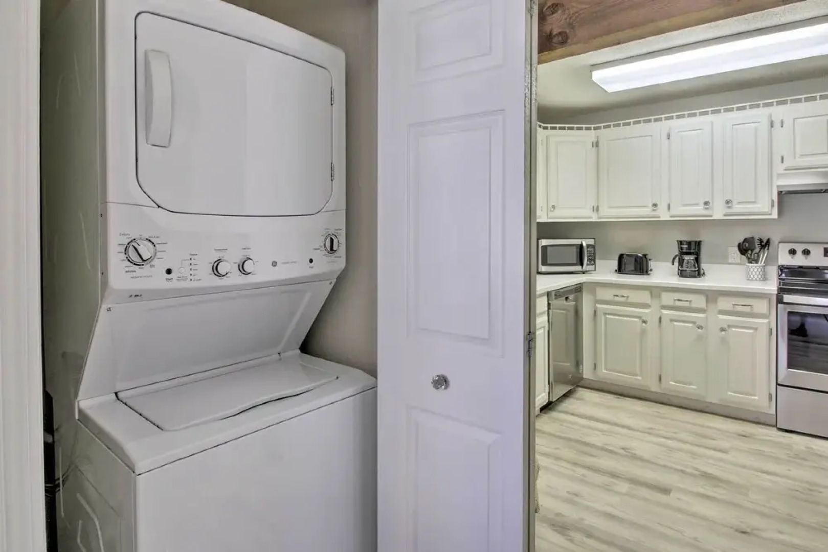 Chic Resort Condo ~ 1 Mi to Attitash Mountain!