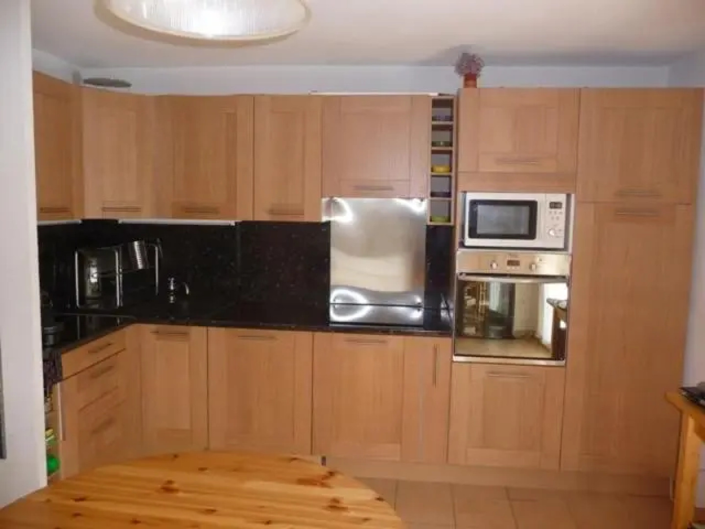 Belle villa 2 chambres terrasse sud parking privatif dans résidence sécurisée avec piscine commune 800 m de la mer LRCS61