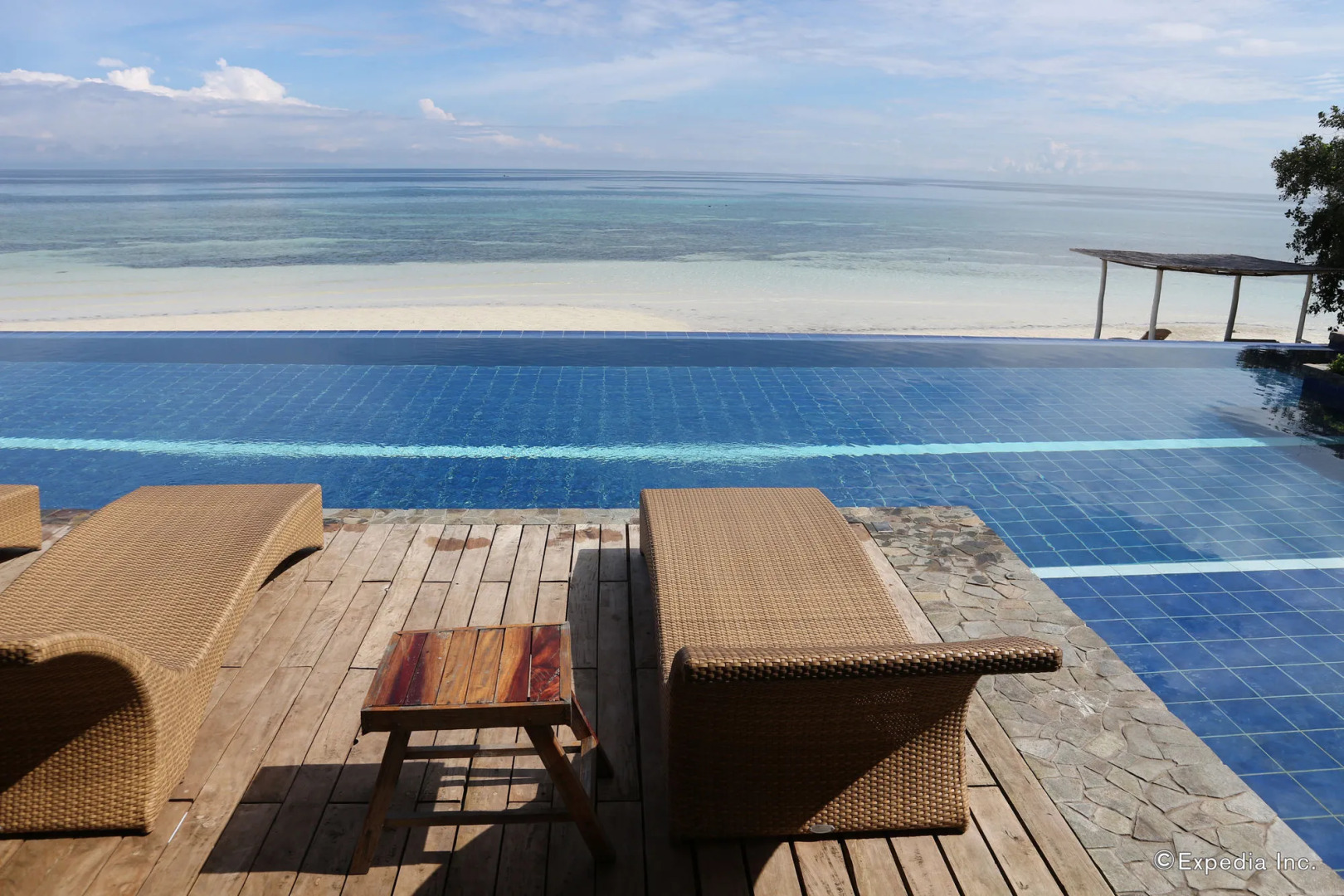 Blue Wave Inn Beach Resort & Restaurant