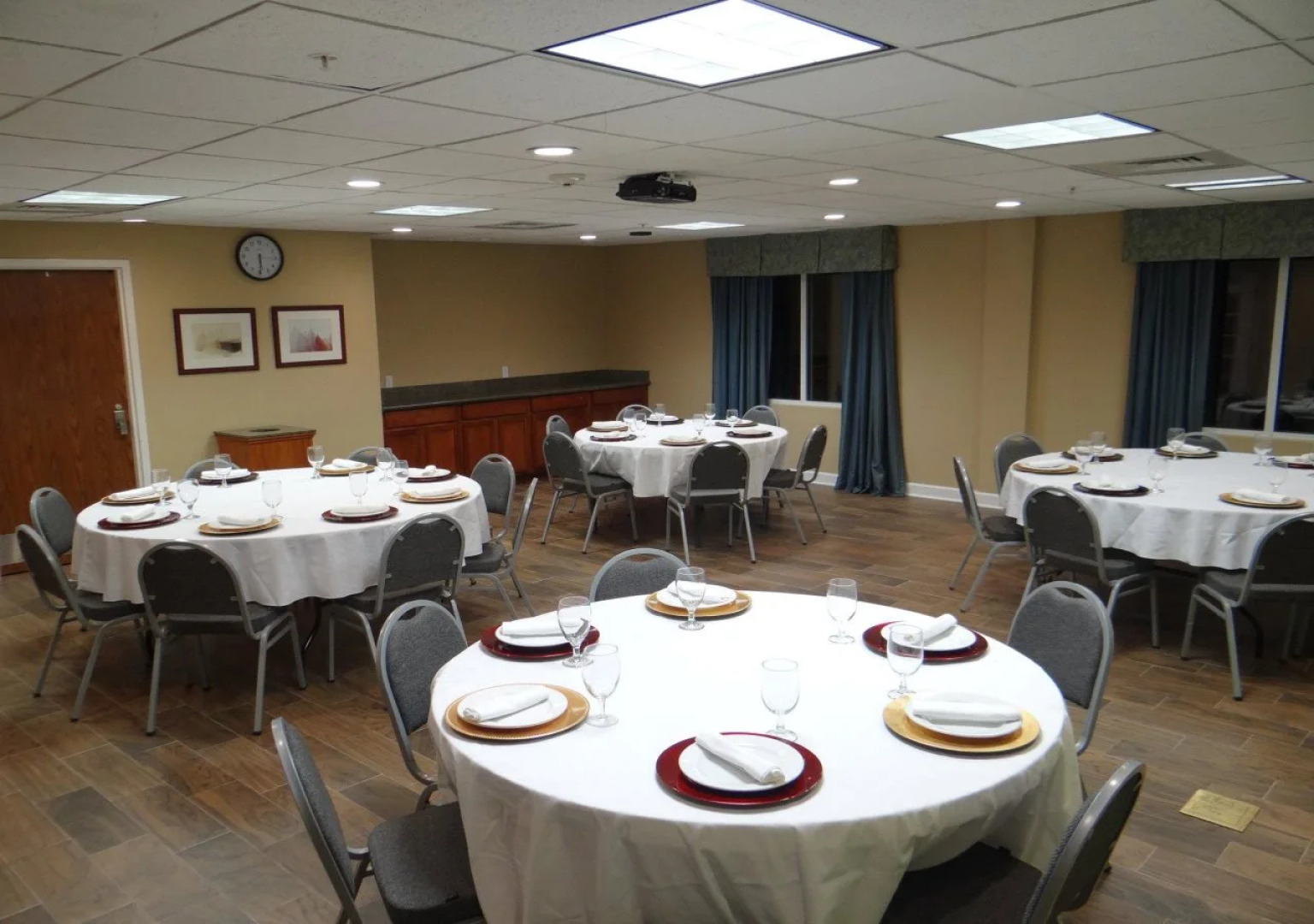 Holiday Inn Express Hotel & Suites Salisbury - Delmar by IHG