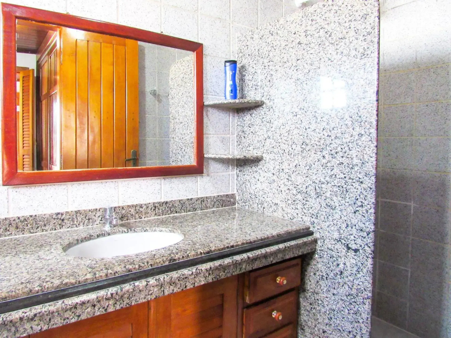 Casa com 4 Suítes, Piscina, Área Gourmet e Wifi