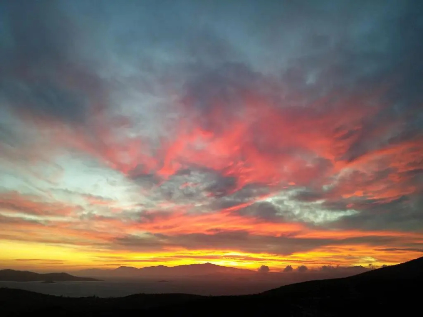 Golden Sea View Suites