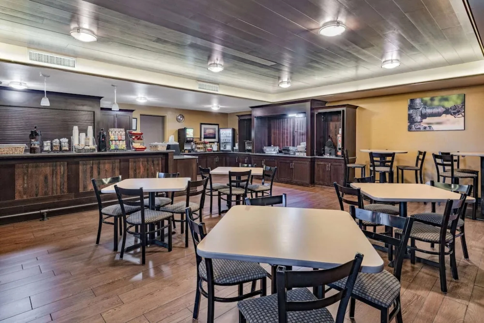 Homstay Suites