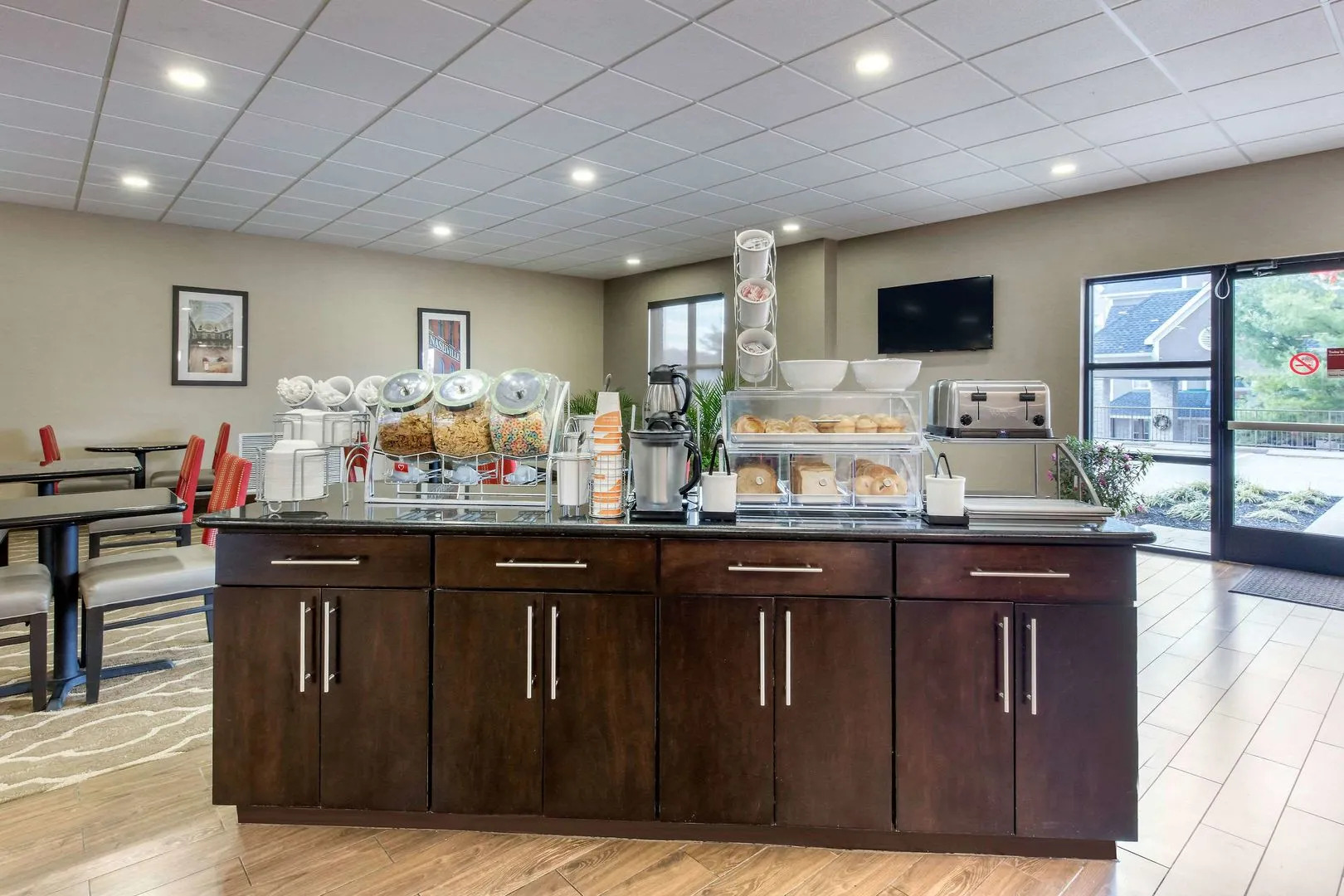 Comfort Suites Nashville near Percy Priest Lake