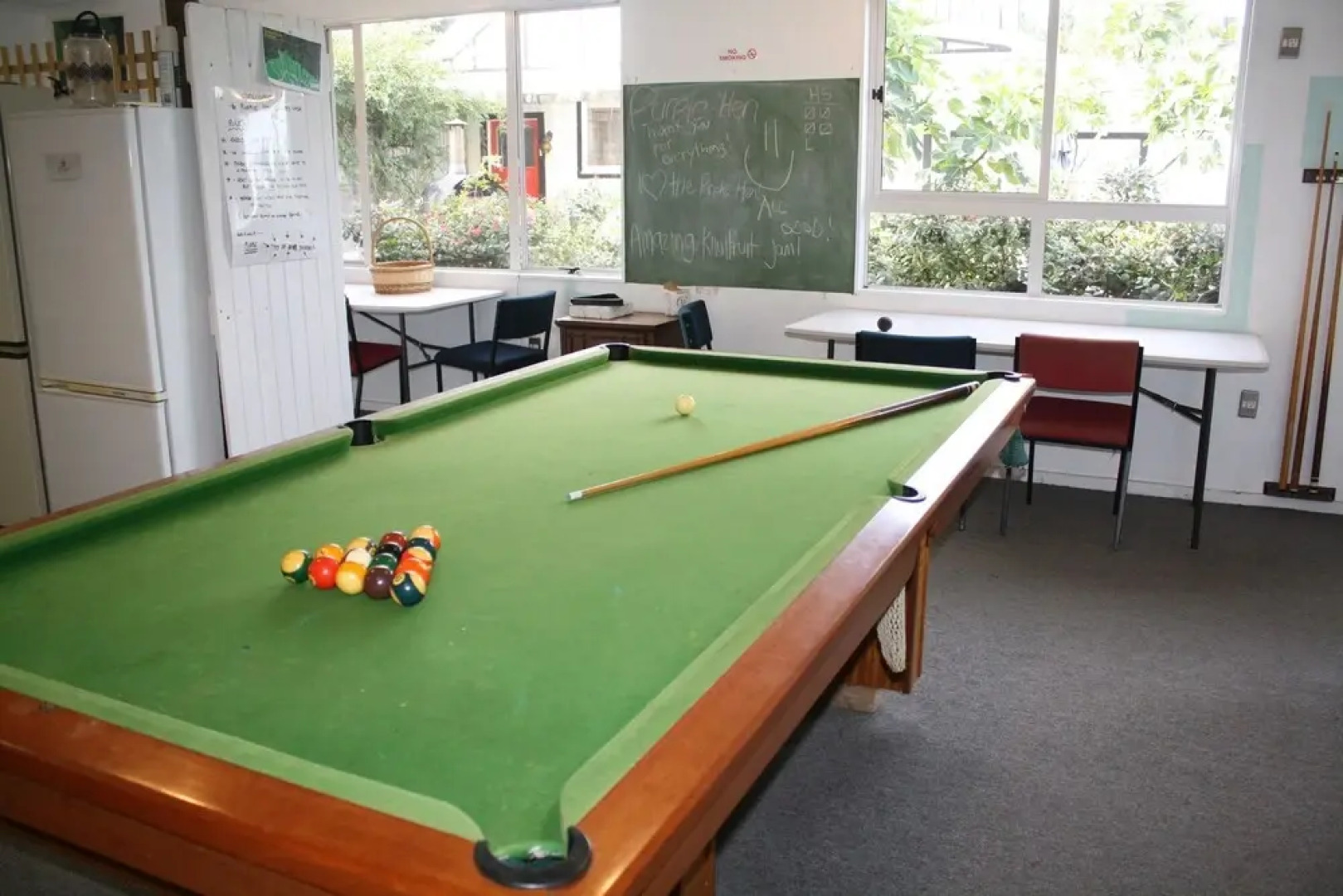 Purple Hen Bunk House - Hostel