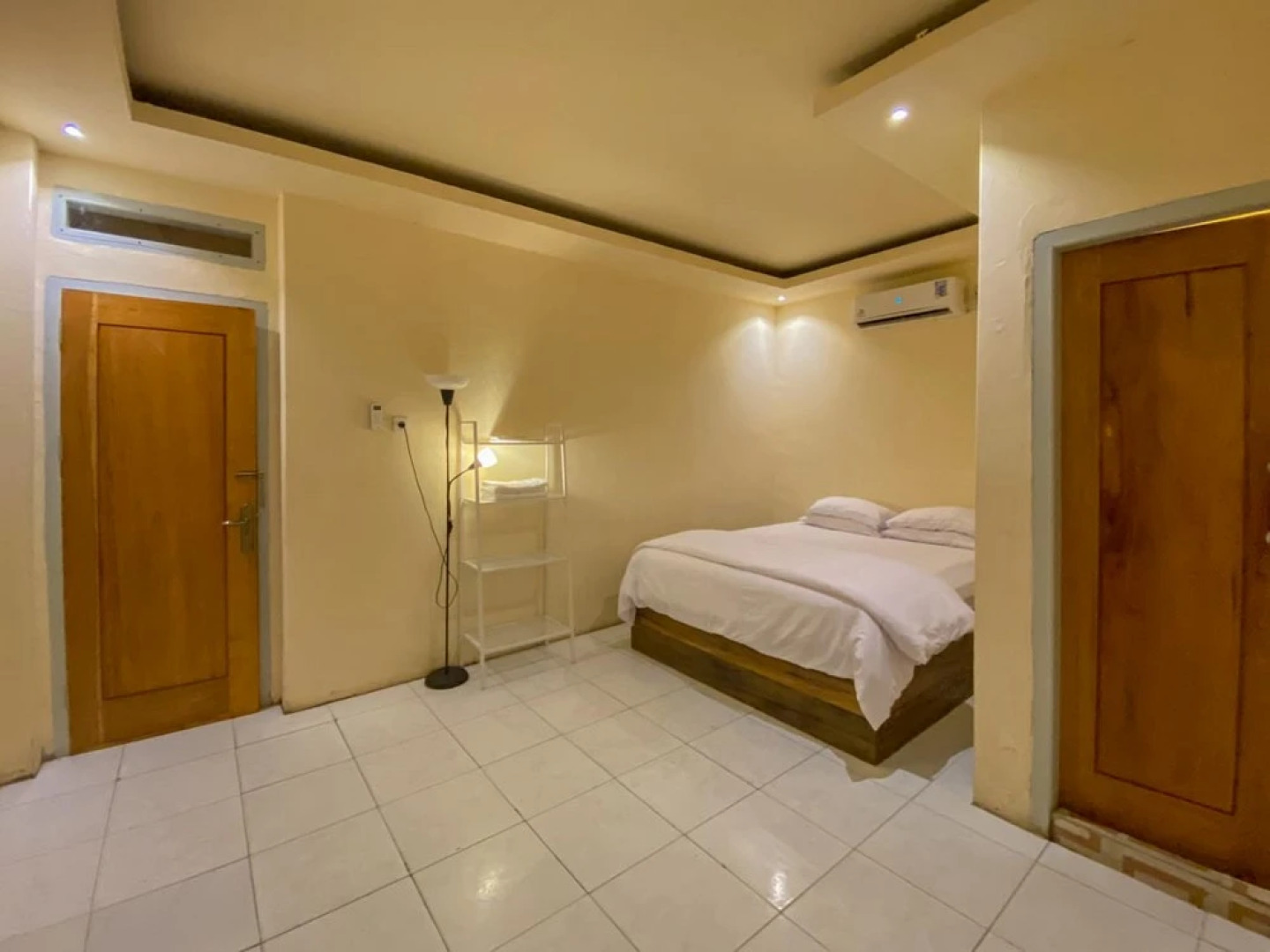 Urbanview Hotel ME Jayapura