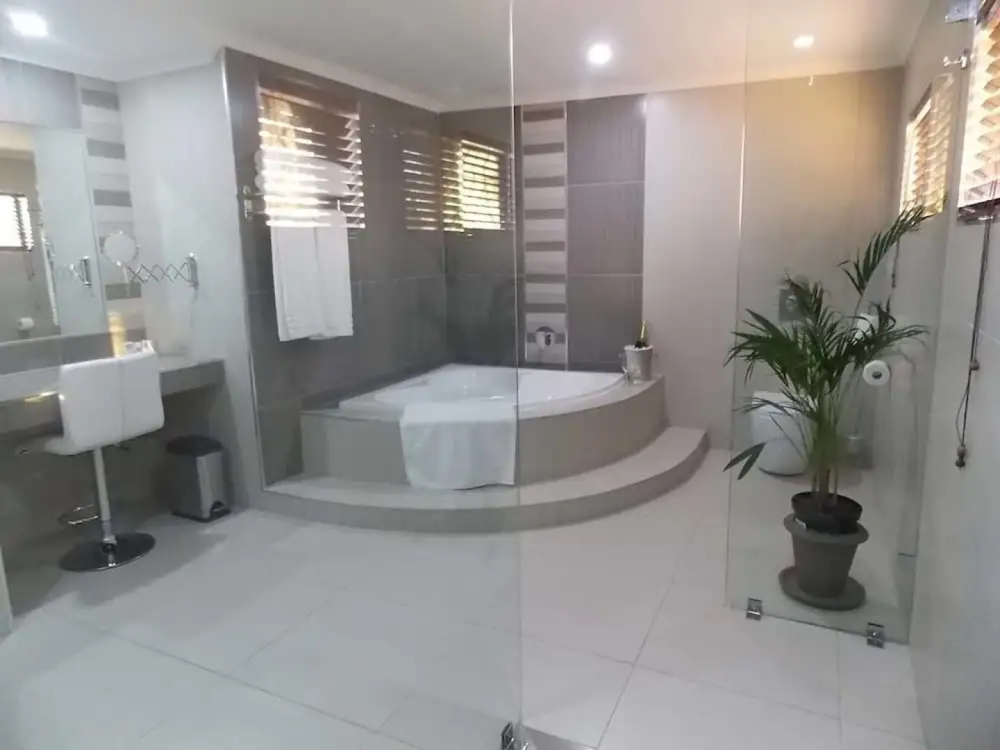 Route 511 Guest House