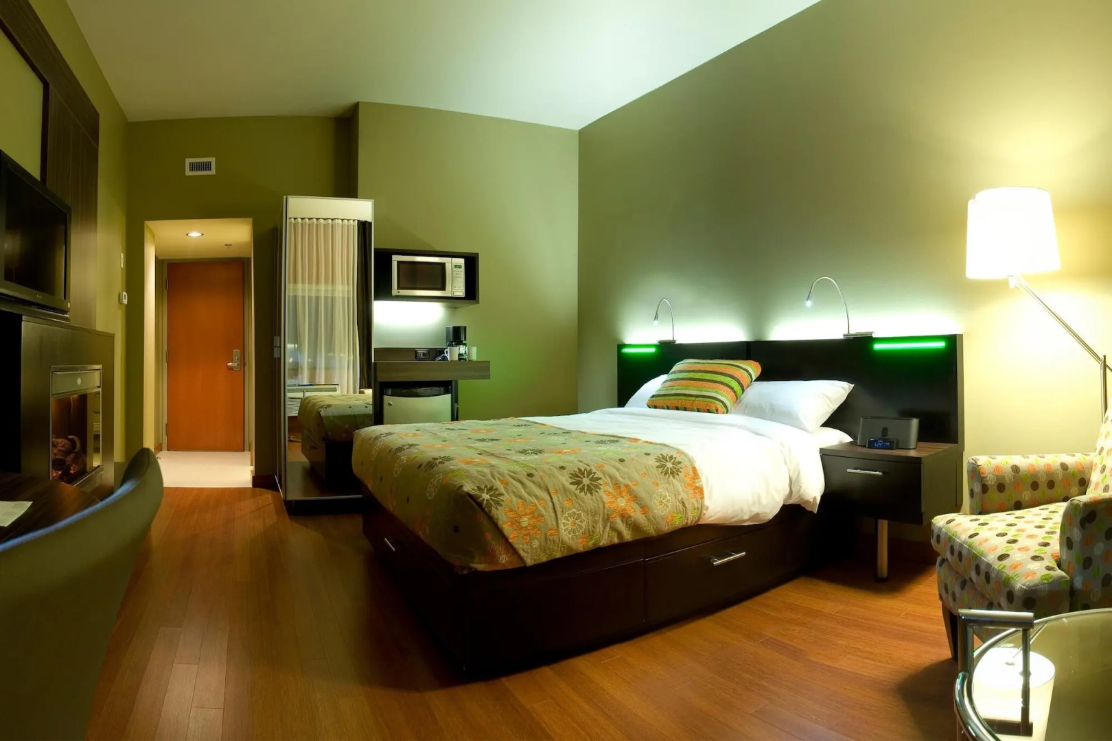 Hôtel Must –  Aéroport de Québec par JARO