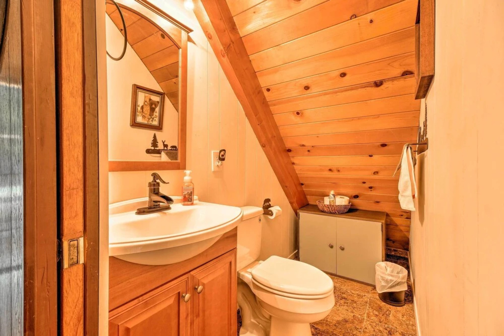 Twain Harte Mountain Cabin w/ Deck - 3 Mi to Dtwn