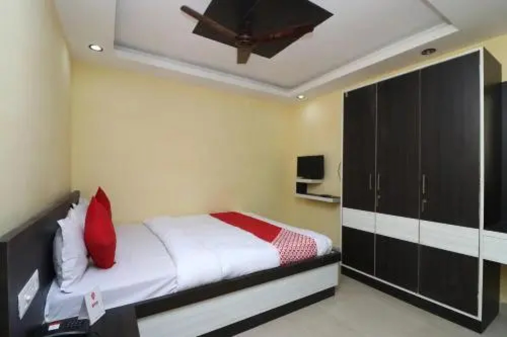 OYO 13615 Holiday Resort Digha