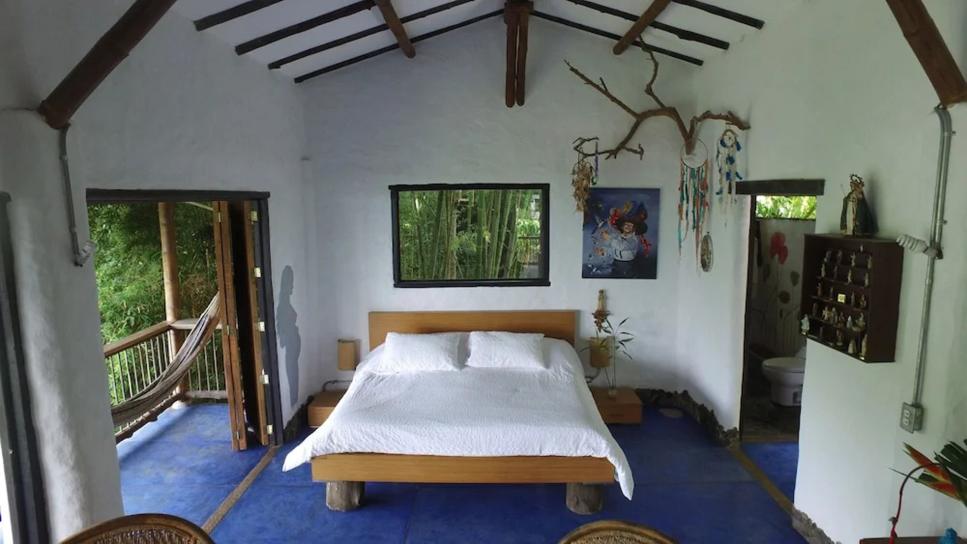 Viga Vieja el Arbol by Nomad Guru