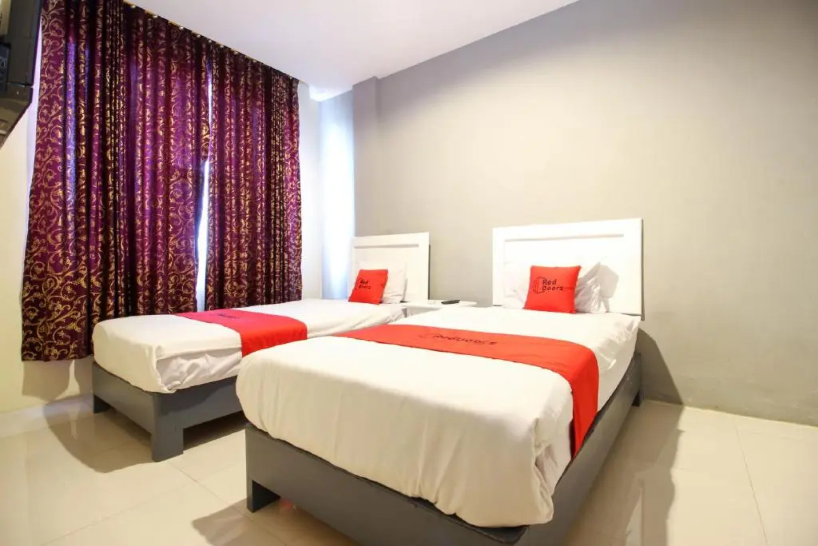 RedDoorz Syariah at Wijaya Imperial Hotel