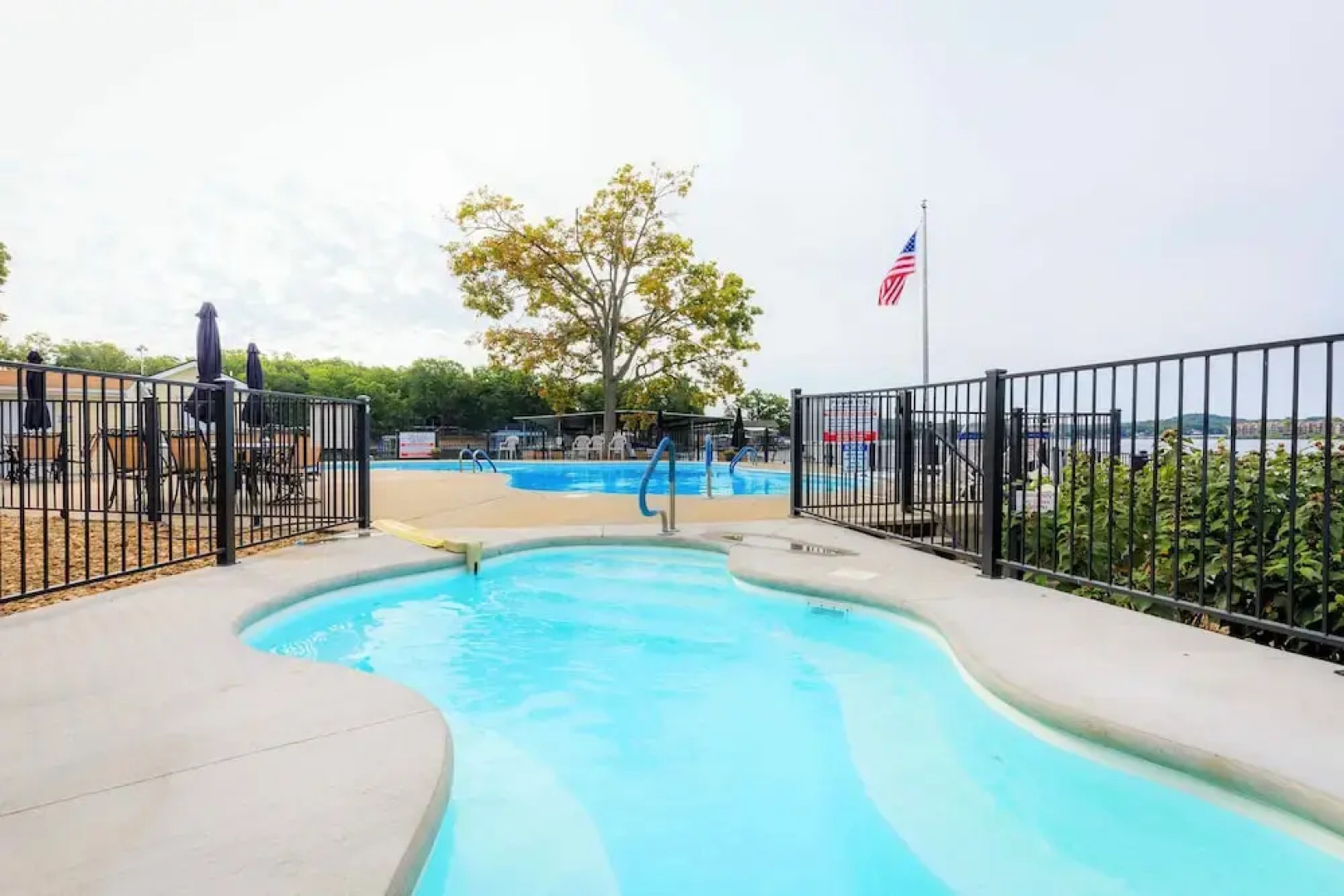 Pool Days & Water Fun Await: Lake Ozark Escape!
