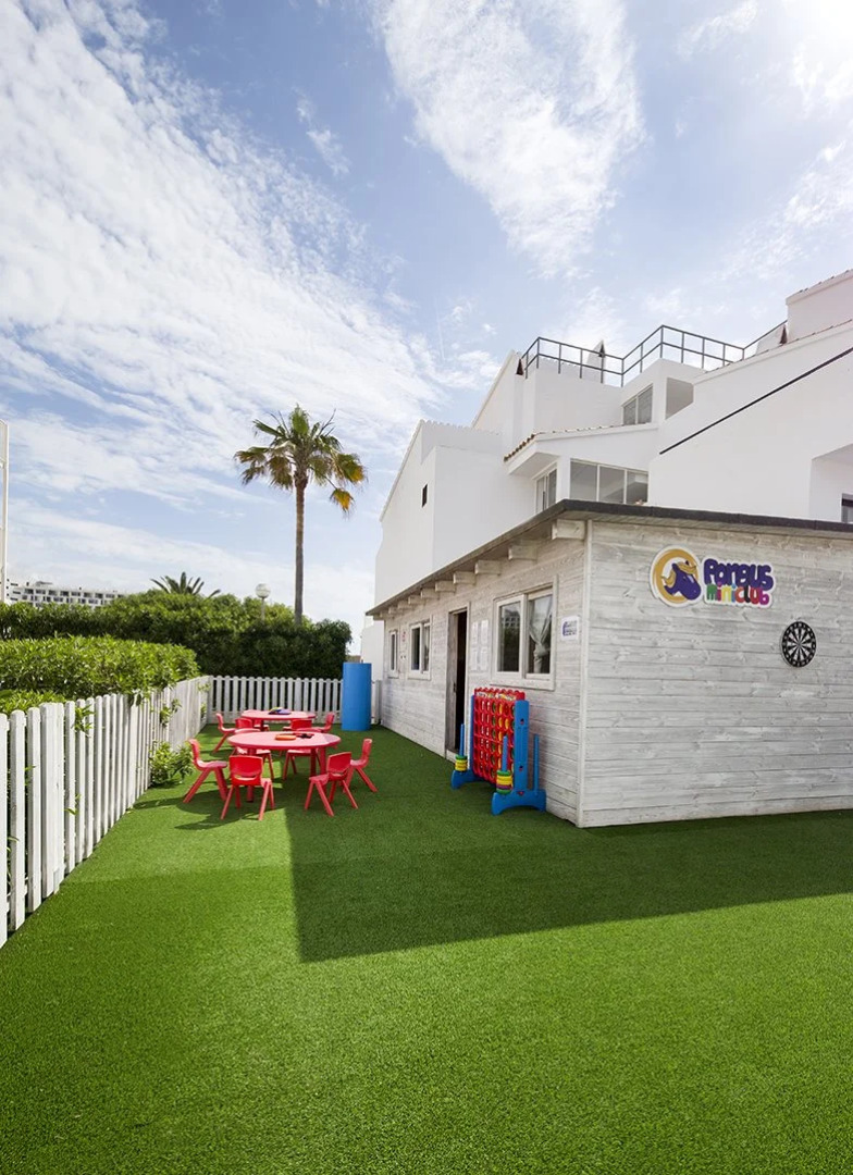 FERGUS Style Bahamas